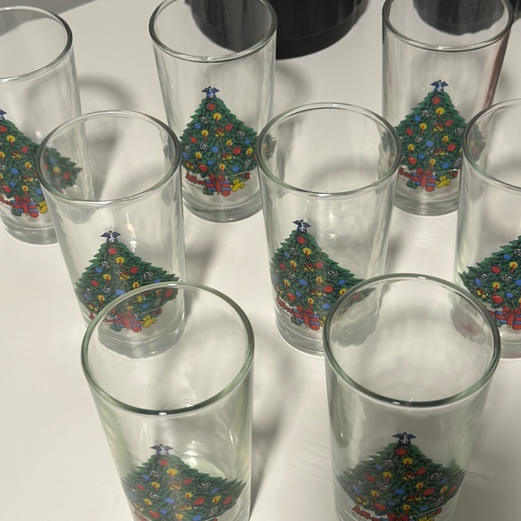 1993 "Holiday Magic 13 oz Beverage Glasses by Action Industries - Set of 8 - Picture 4 of 10